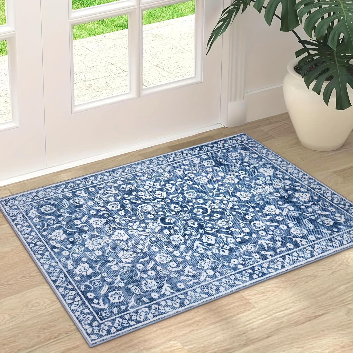 Tapis de bain blanc avec motif bleu vintage